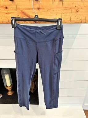 NWOT Butter Feel Navy Performance Leggings with Side Pockets